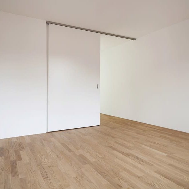 Raumteiler-Schiebetür in Weiß