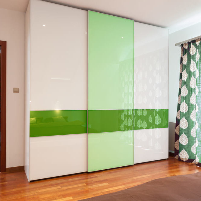 Moderne Schiebetür für Kleiderschrank in Grün und Weiß