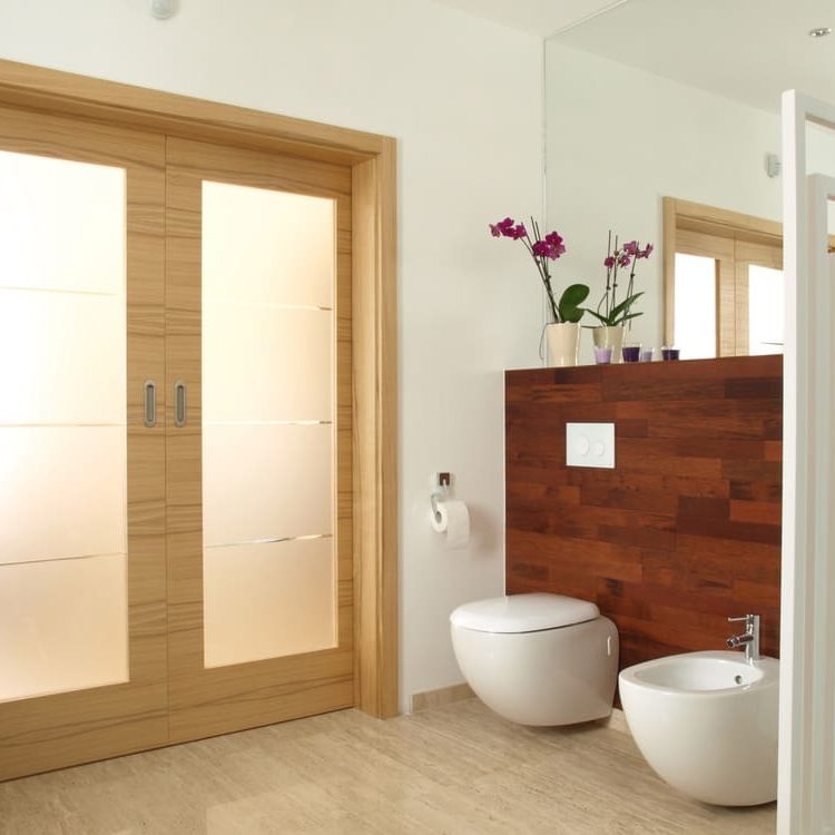 Schiebetür als Raumteiler aus Holz mit Glasfüllung für Flur